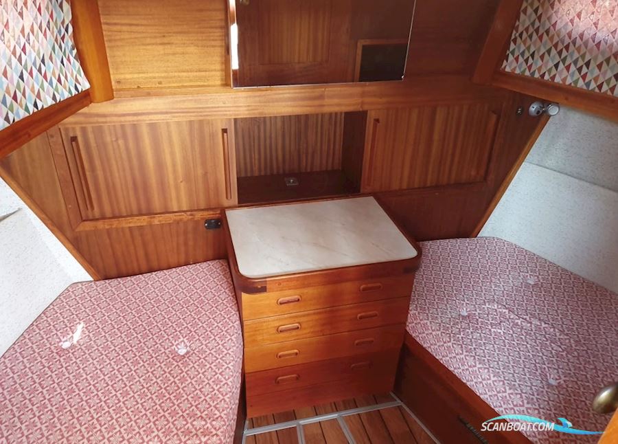 Nauticat 33