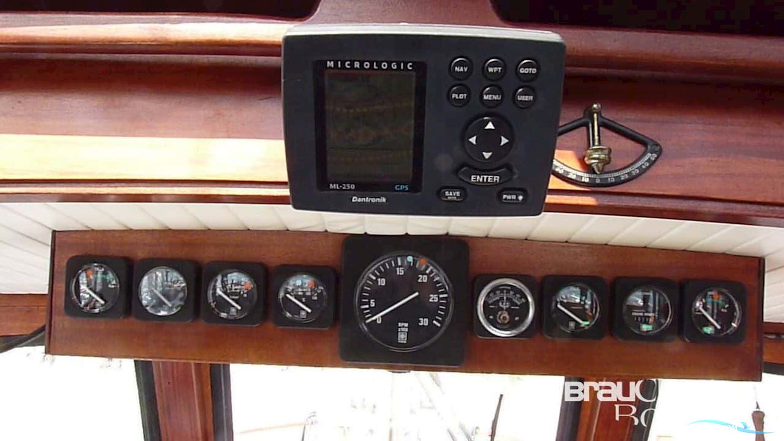 Nauticat 33