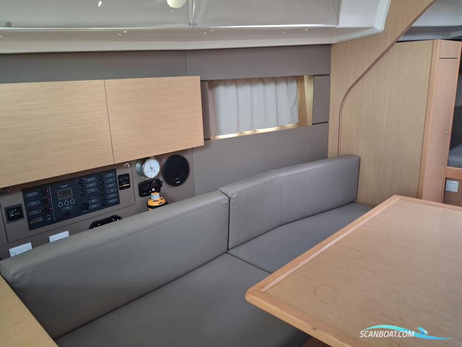 Oceanis 38