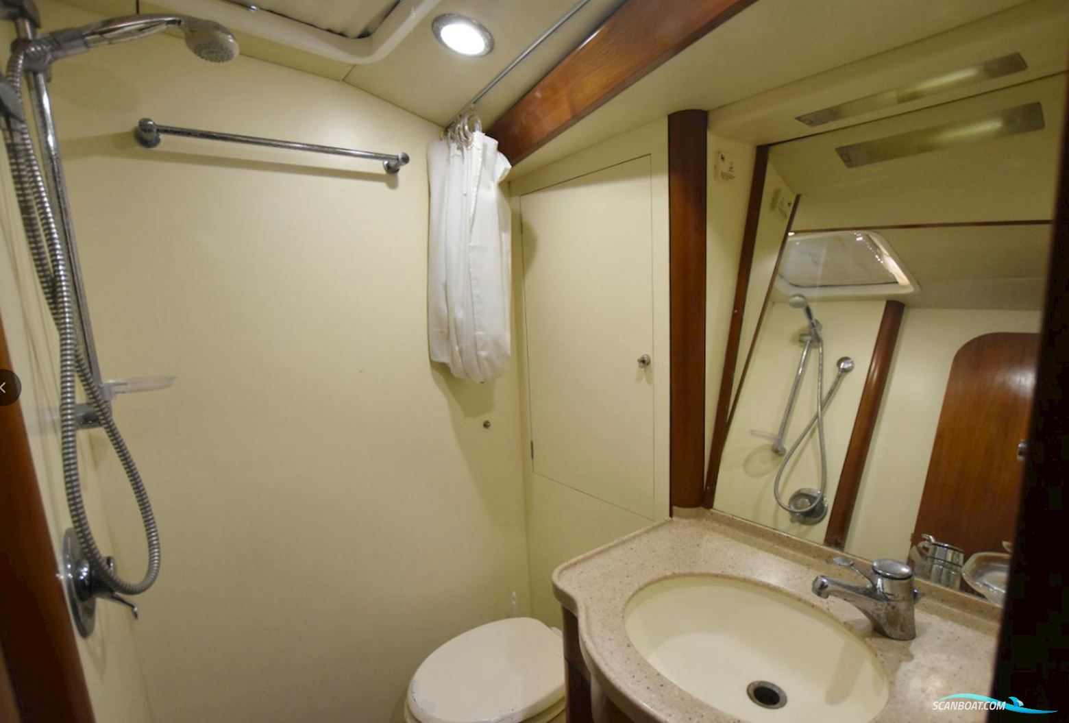 Oyster 80 Deck Saloon