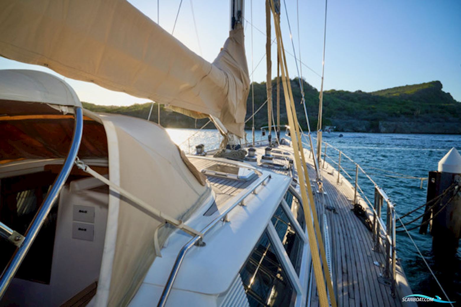 Oyster 80 Deck Saloon