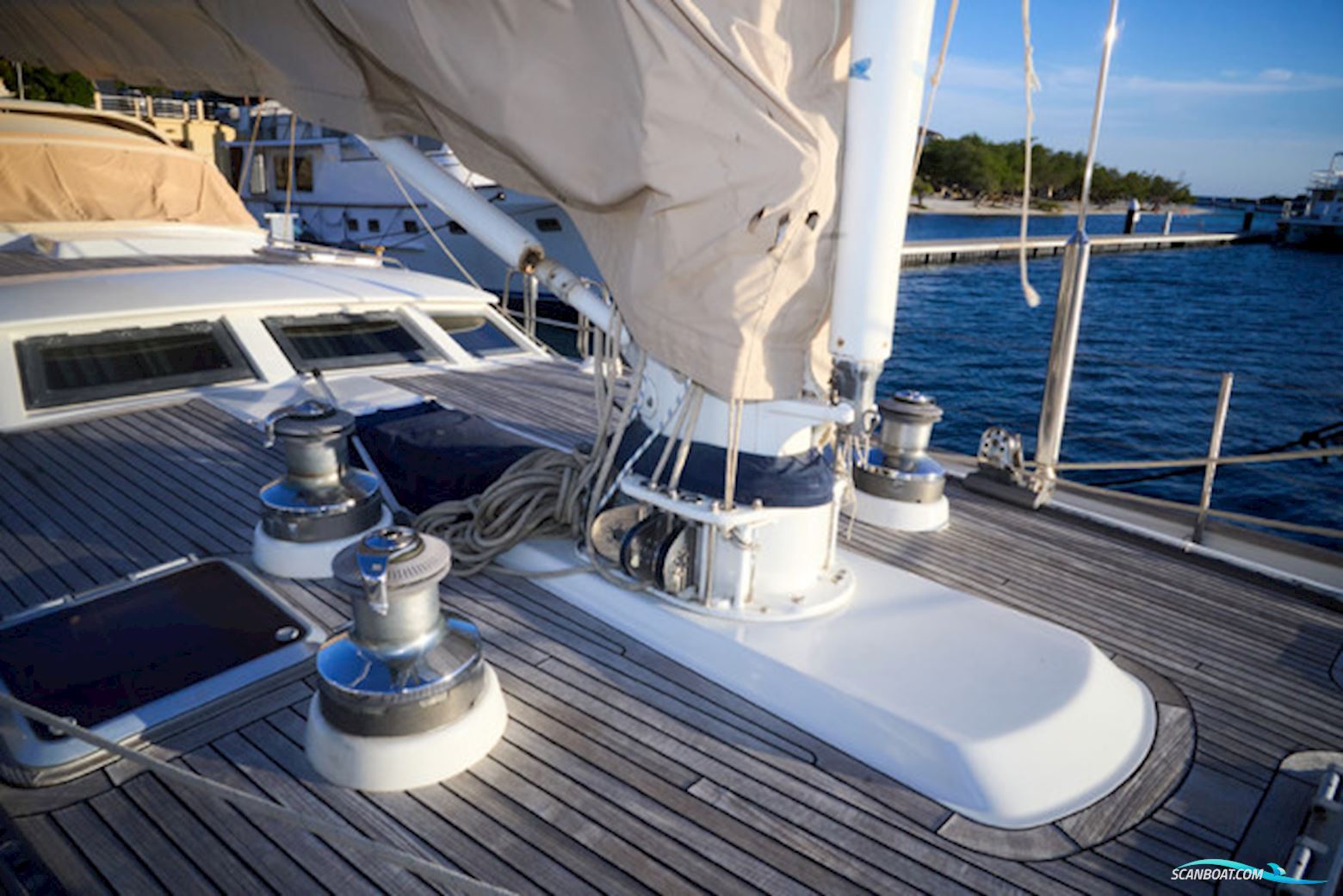 Oyster 80 Deck Saloon