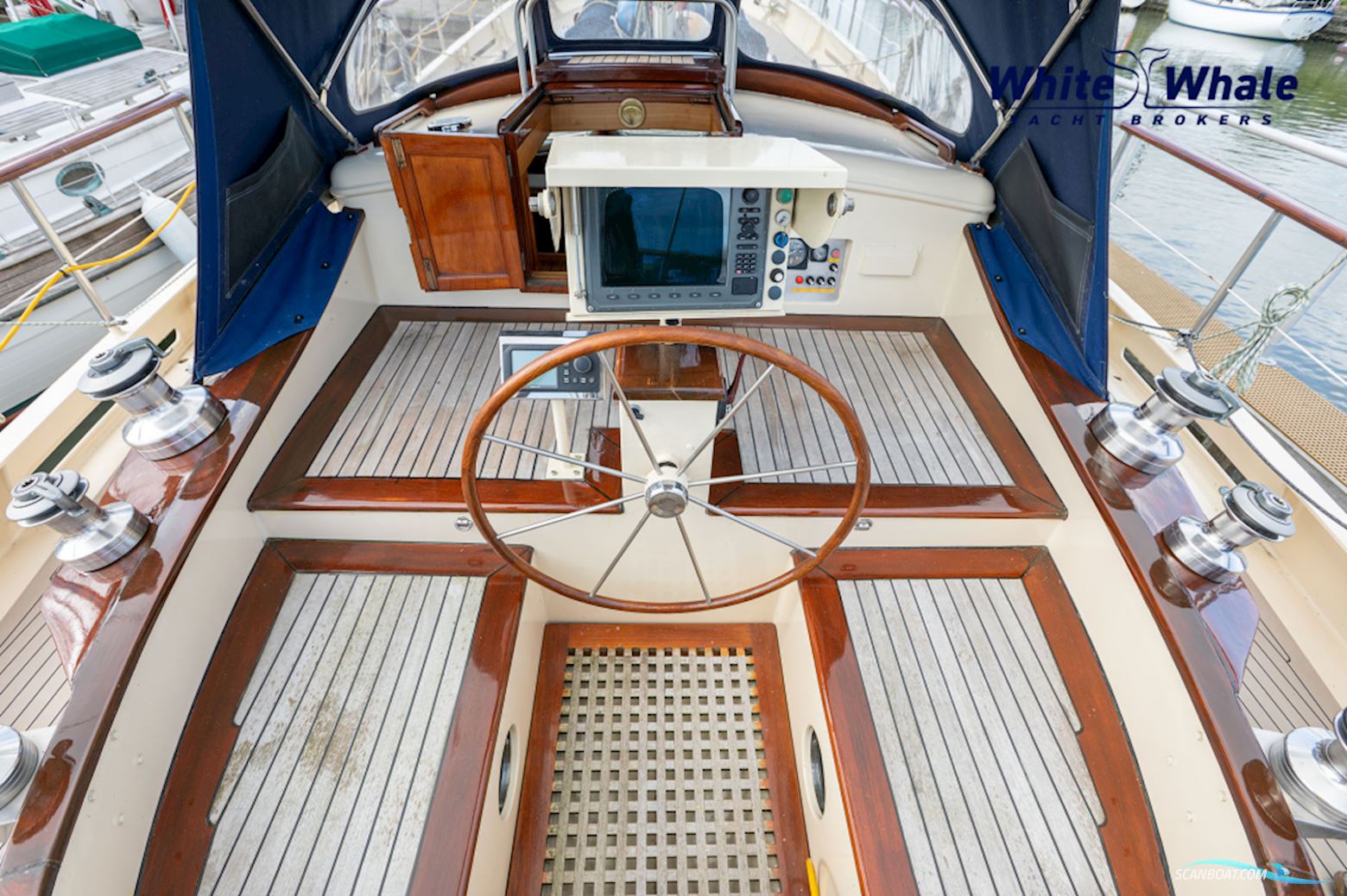Pieter Beeldsnijder  Stagzeil schoener custom built refit