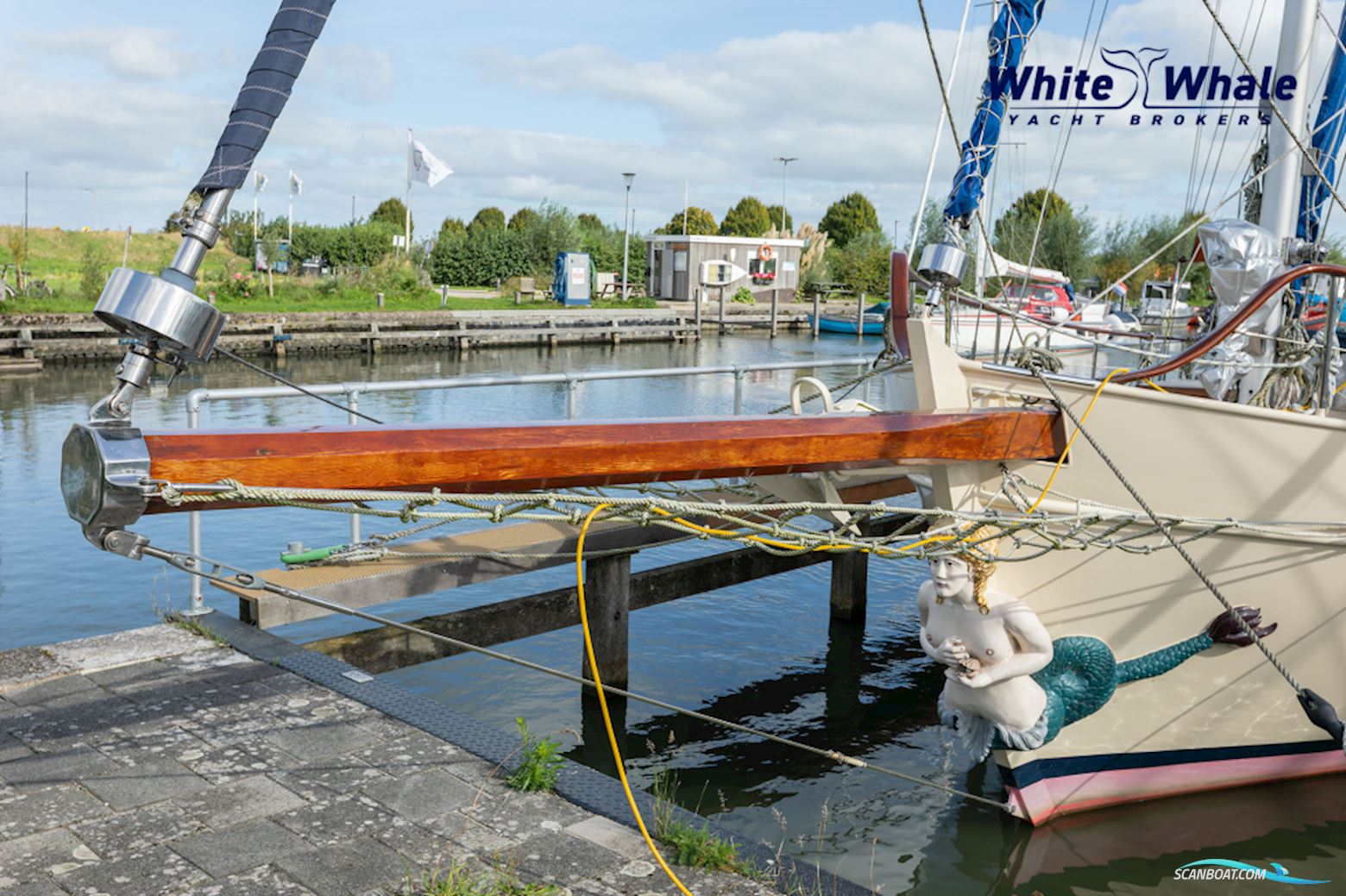 Pieter Beeldsnijder  Stagzeil schoener custom built refit