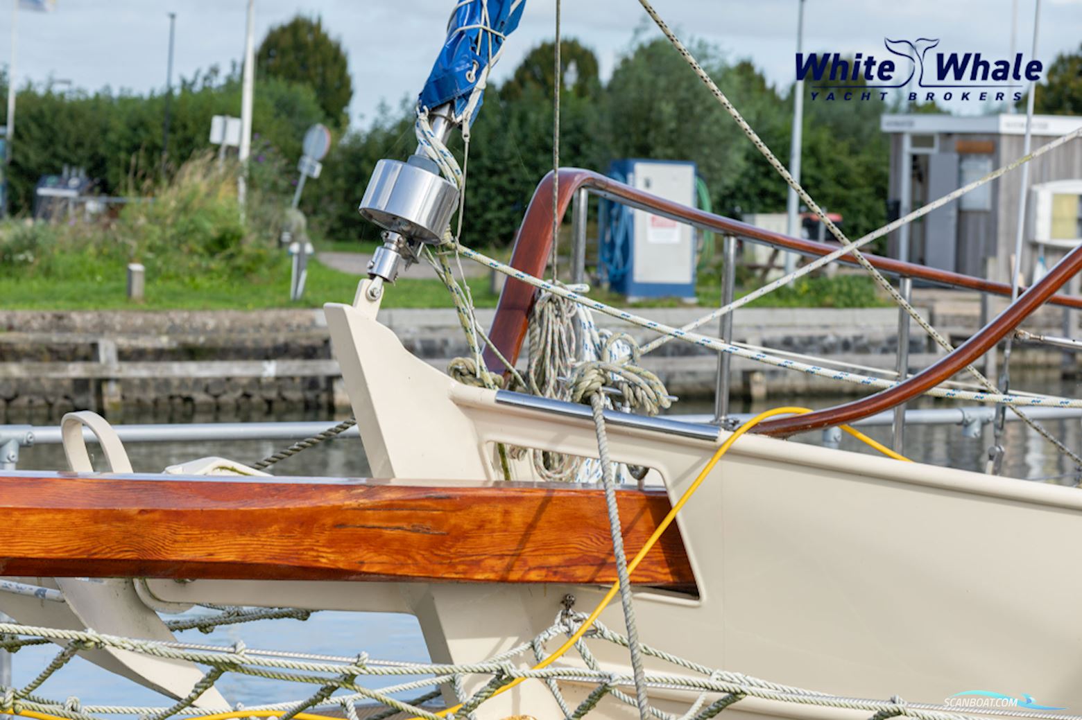 Pieter Beeldsnijder  Stagzeil schoener custom built refit