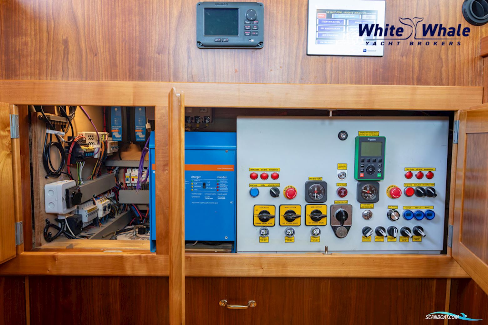 Pieter Beeldsnijder  Stagzeil schoener custom built refit