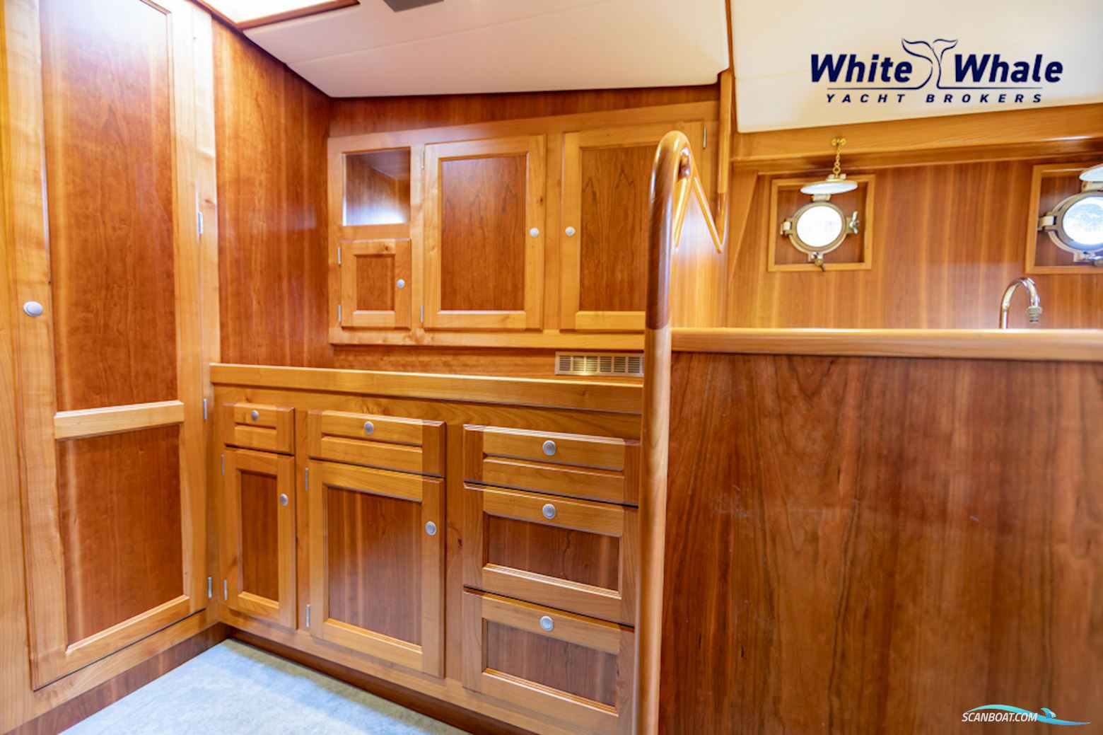 Pieter Beeldsnijder  Stagzeil schoener custom built refit
