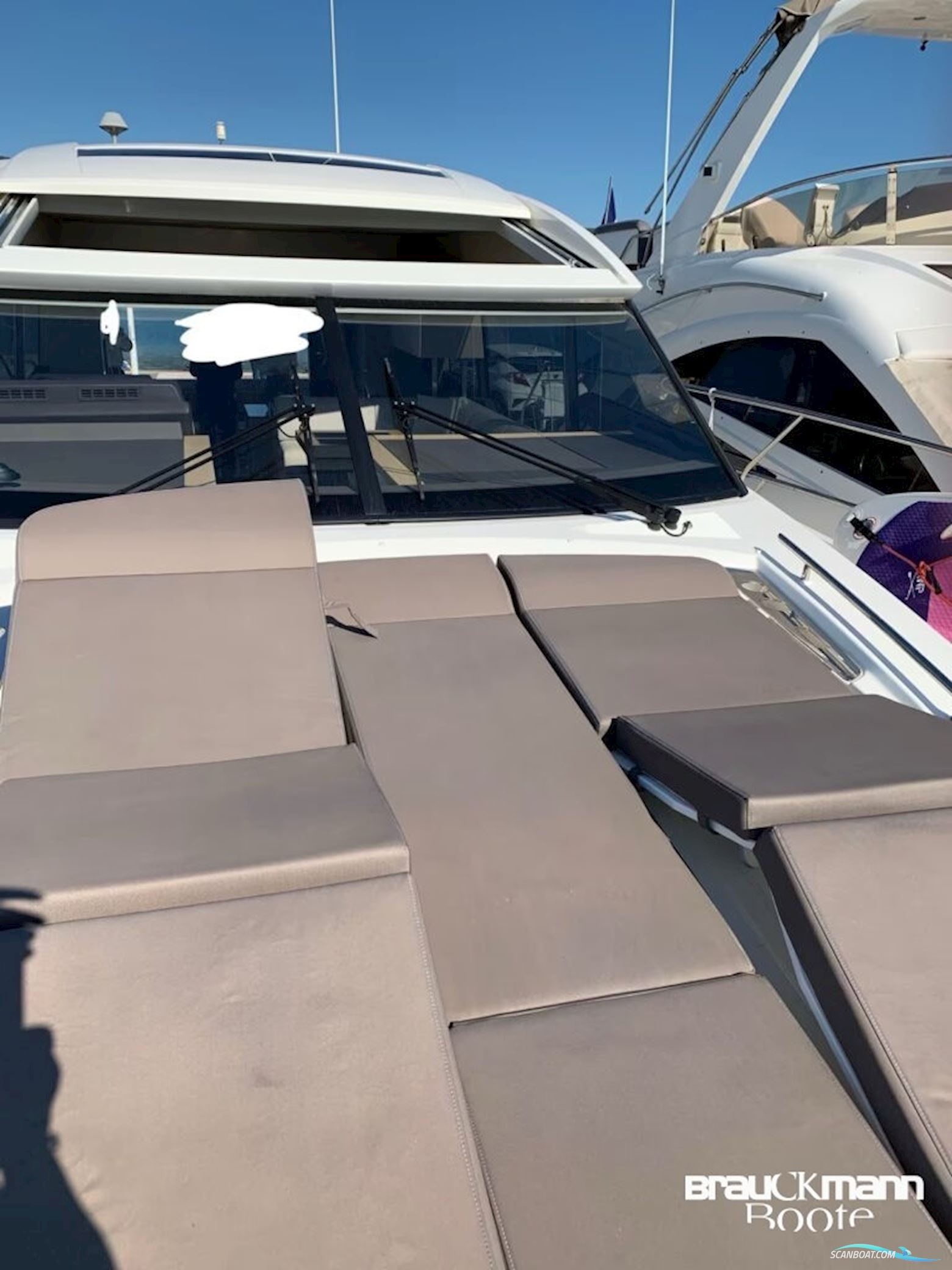 Prestige Yachts 520 S