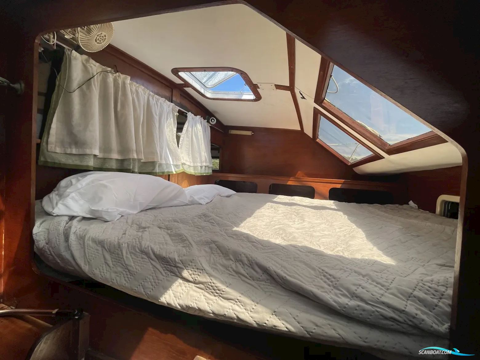 Prout Snowgoose 37