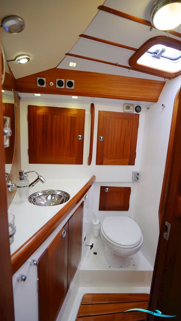 Regina 38