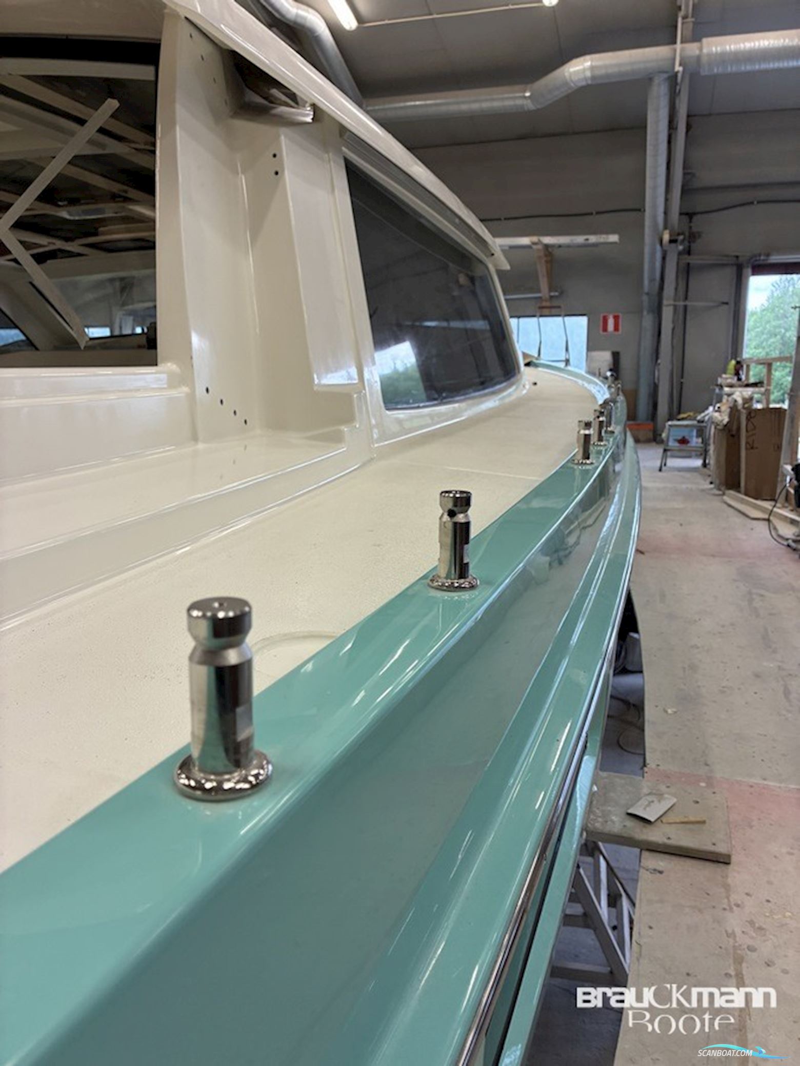 Ridas Yacht/Estland Heyman 42 Decksalon