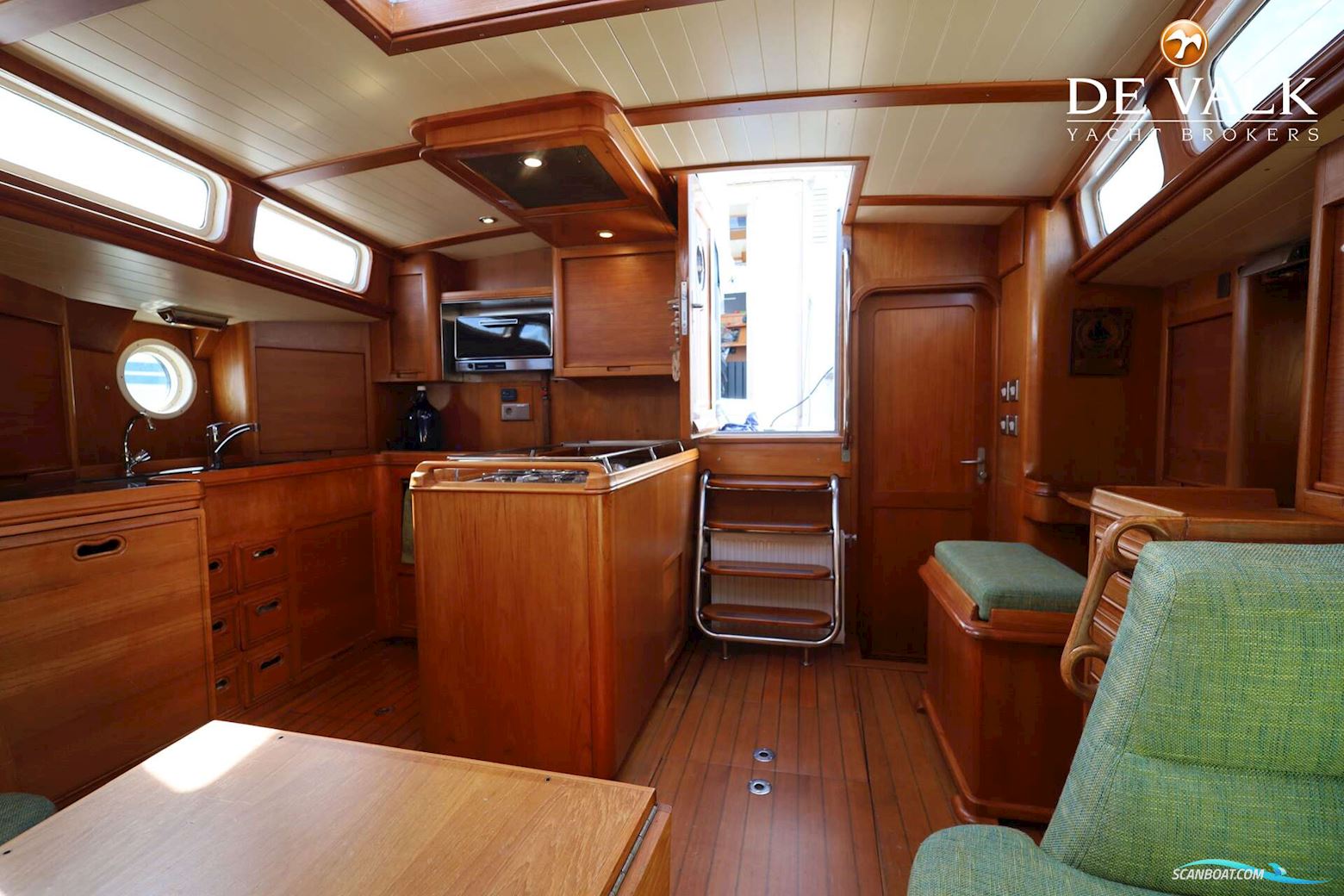 Robert Clark 64 Pilothouse