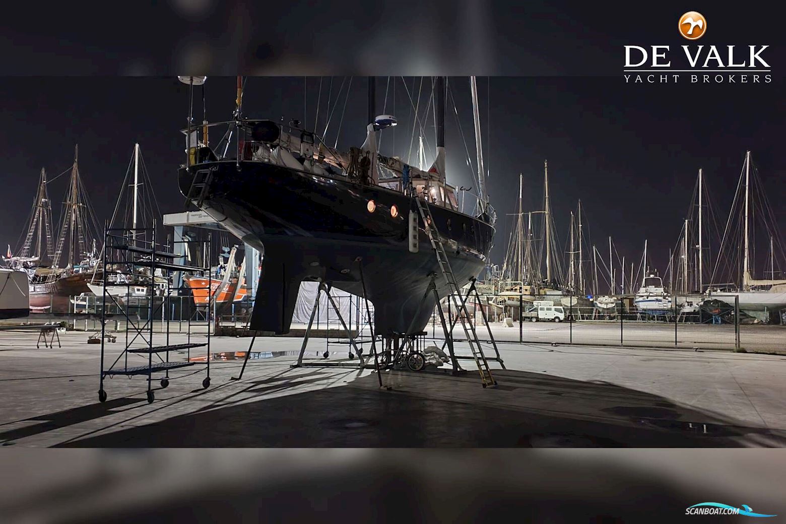 Robert Clark 64 Pilothouse