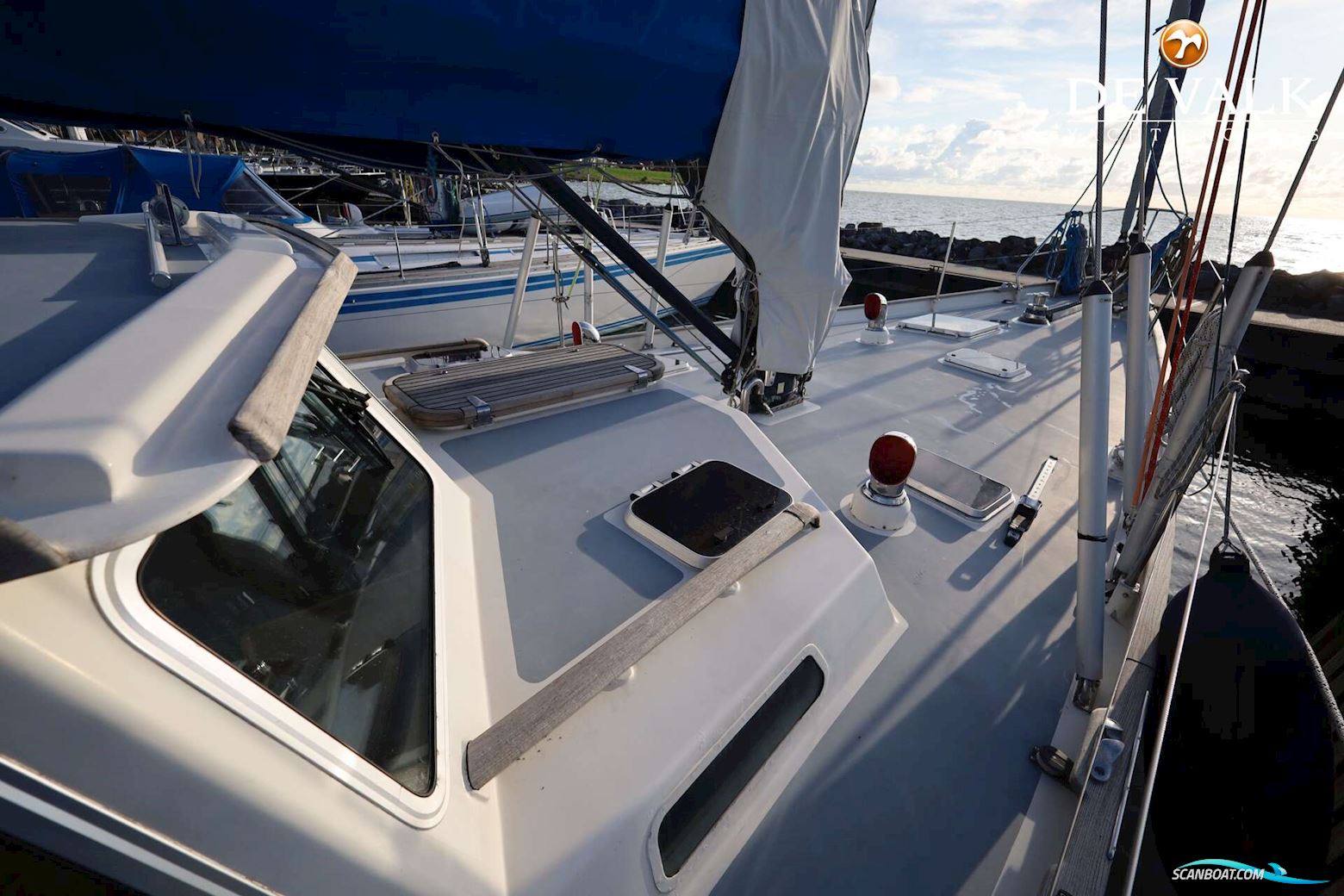 Robert Clark 64 Pilothouse