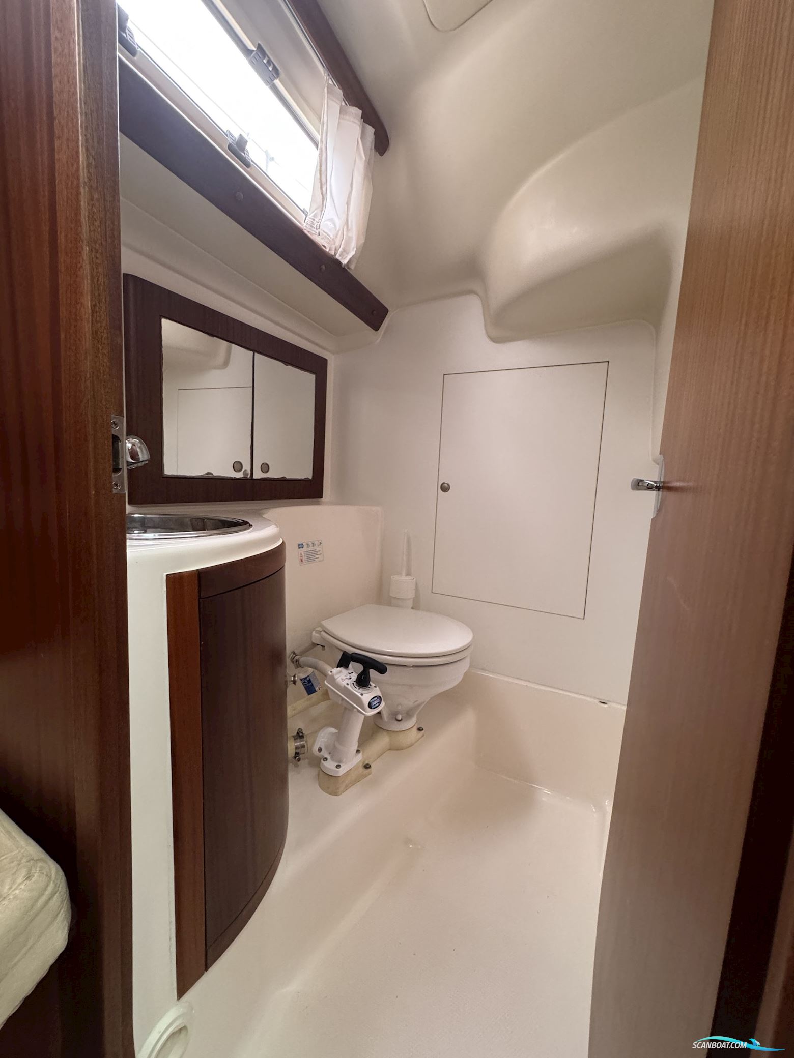 Salona 37 2008 - EU VAT Paid. Performance and comfortable living space combined.