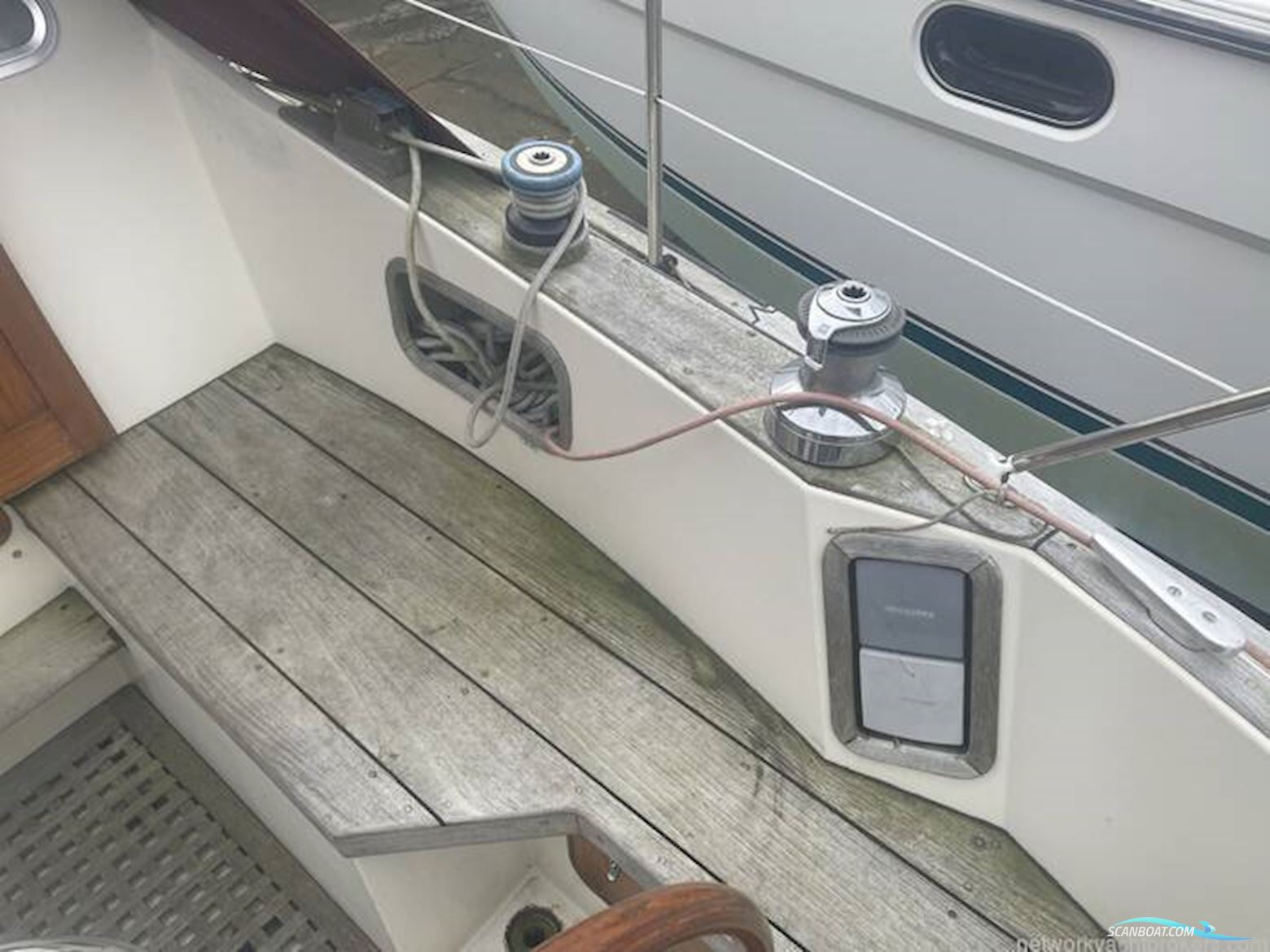 Sovereign 32 Deck Saloon