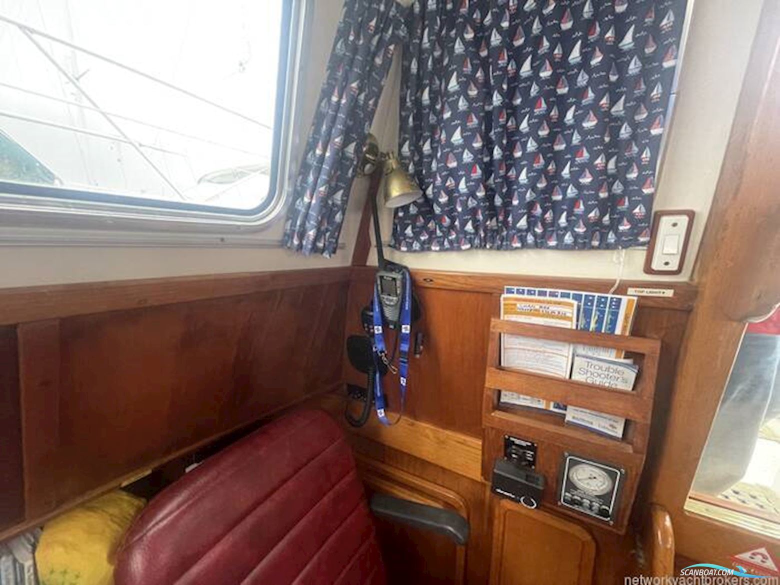 Sovereign 32 Deck Saloon