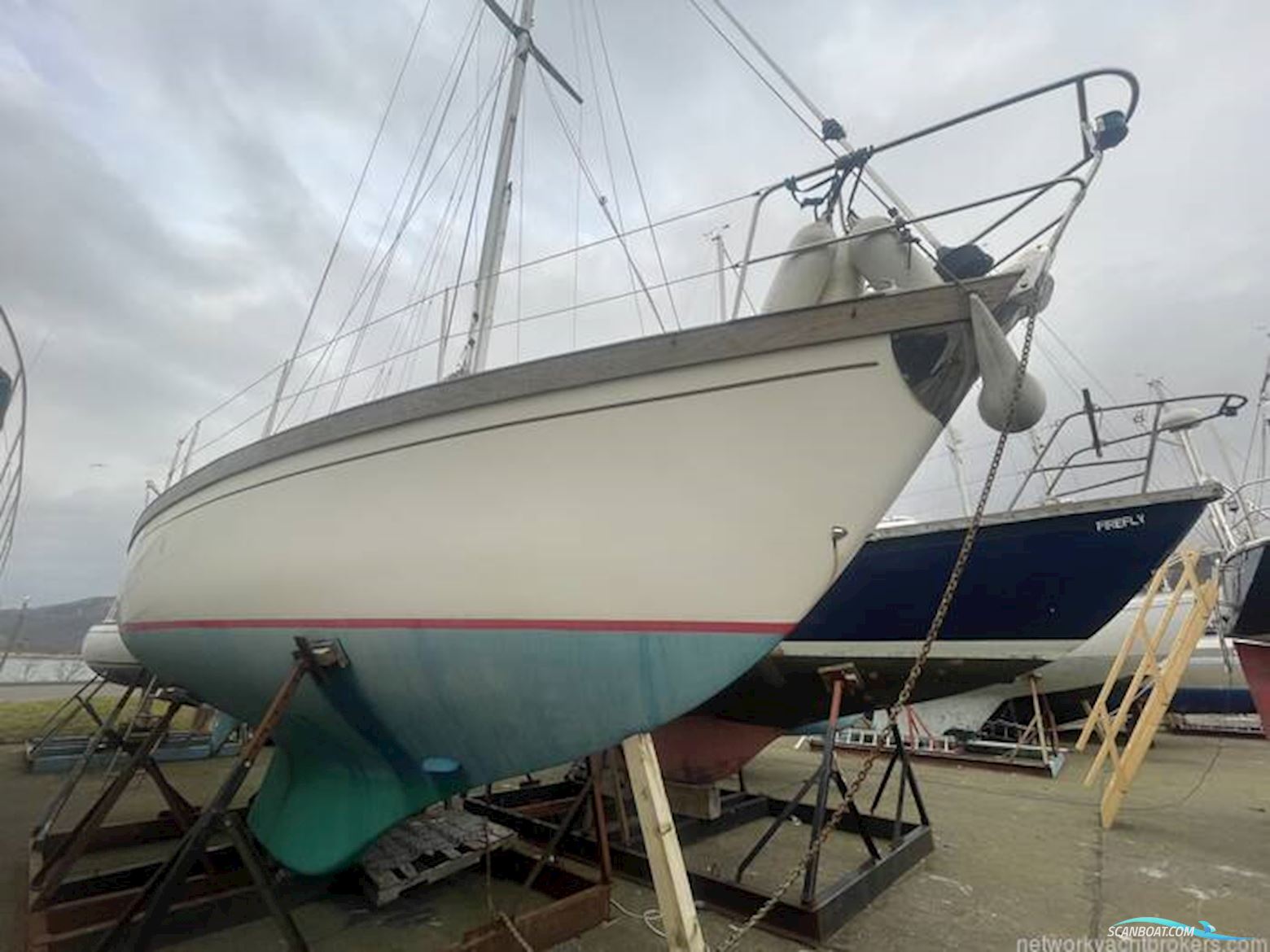 Sovereign 32 Deck Saloon