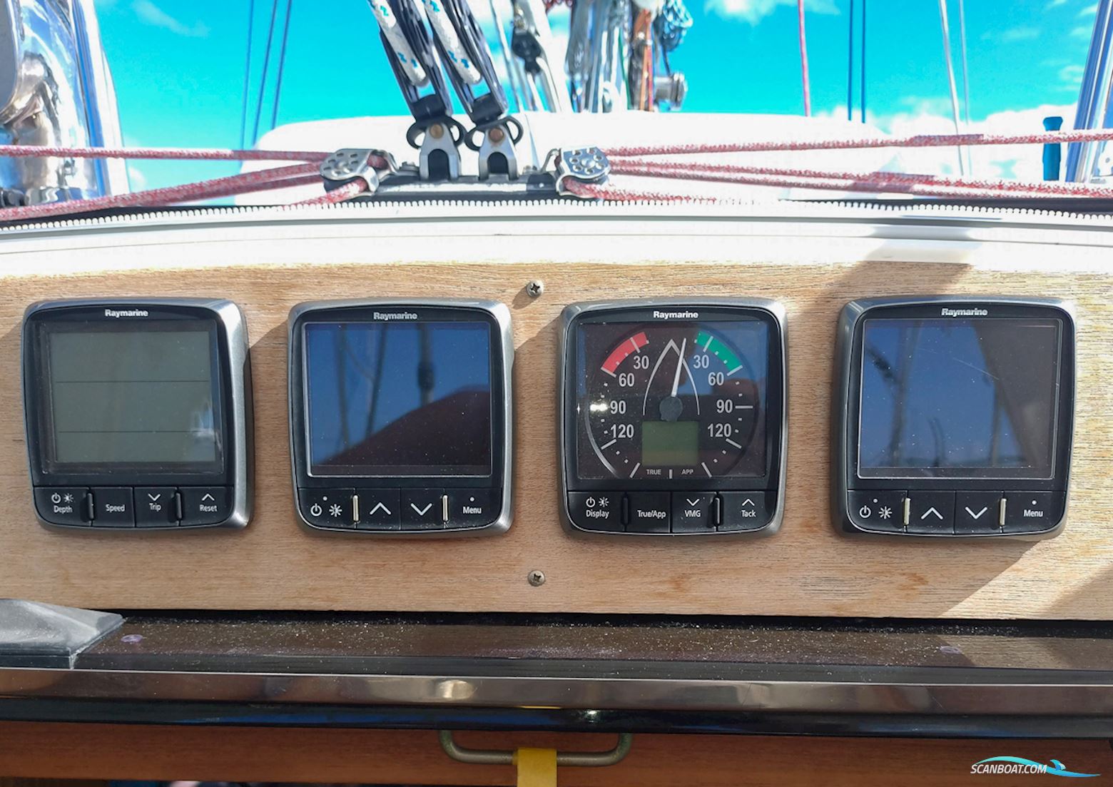 Sweden Yachts 42