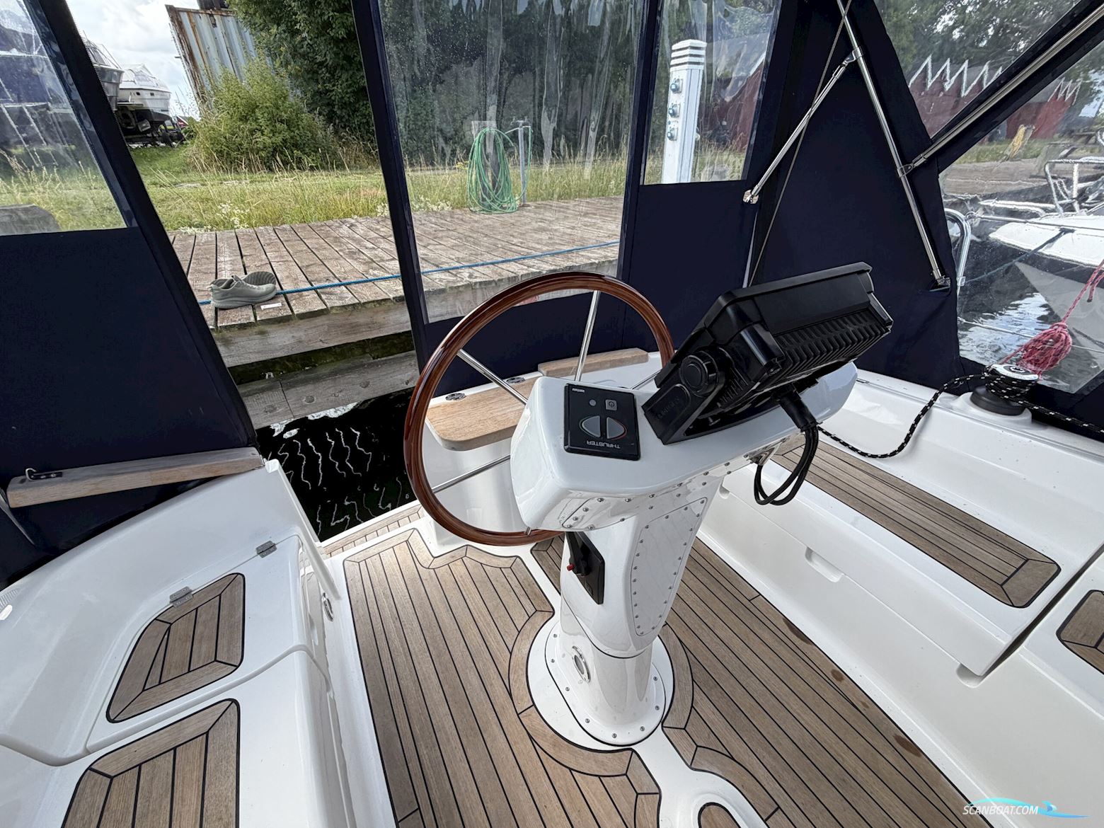 Tango 33 - 3 cabin