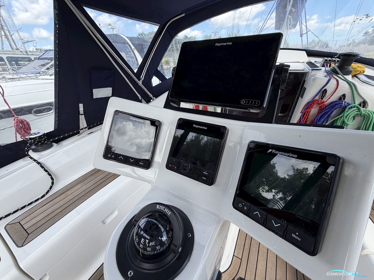 Tango 33 - 3 cabin