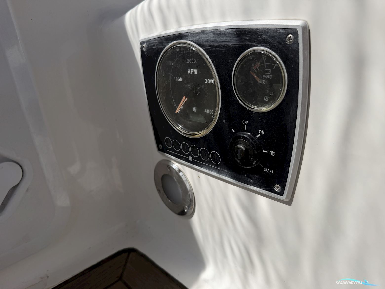 Tango 33 - 3 cabin