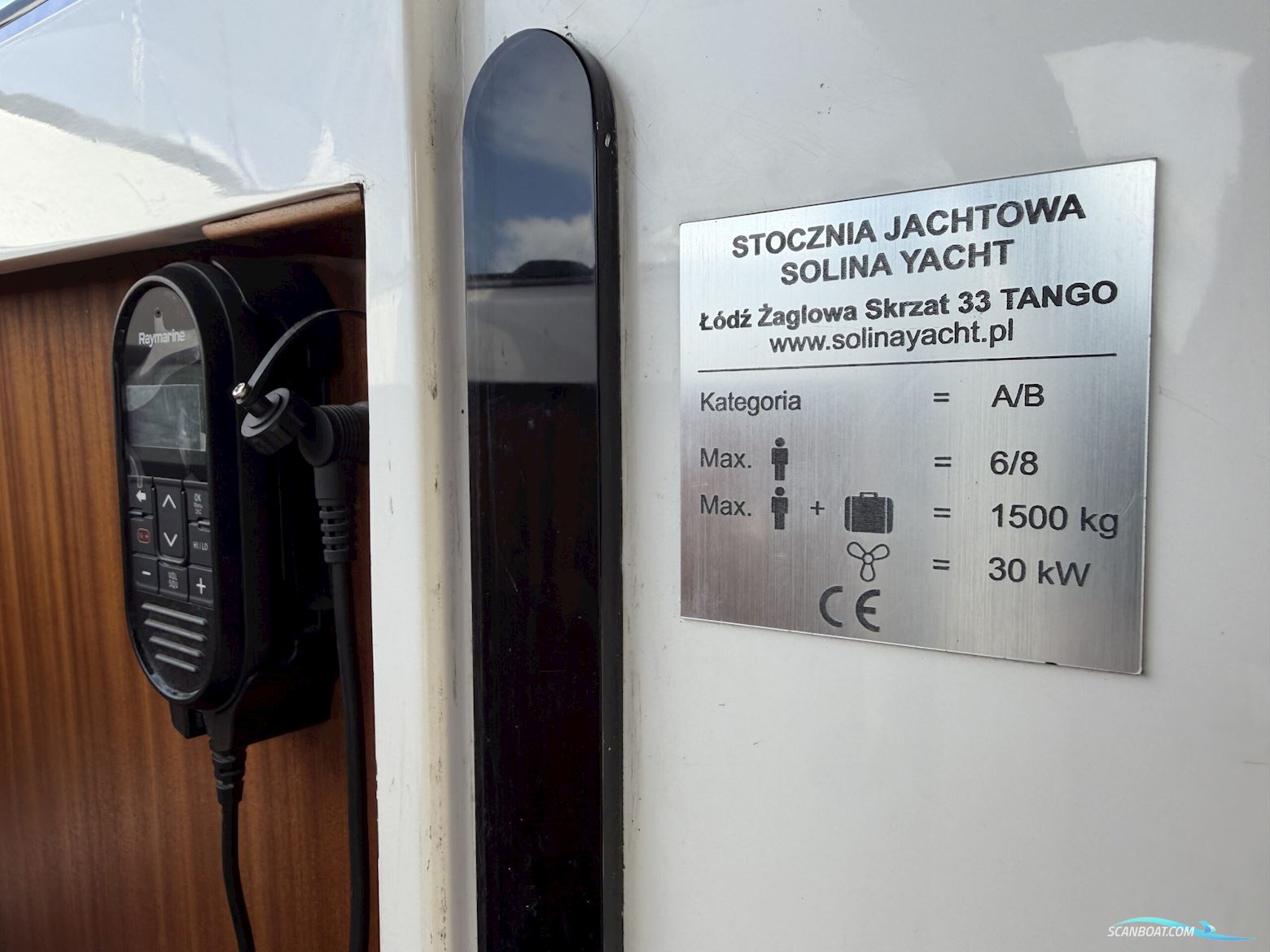 Tango 33 - 3 cabin