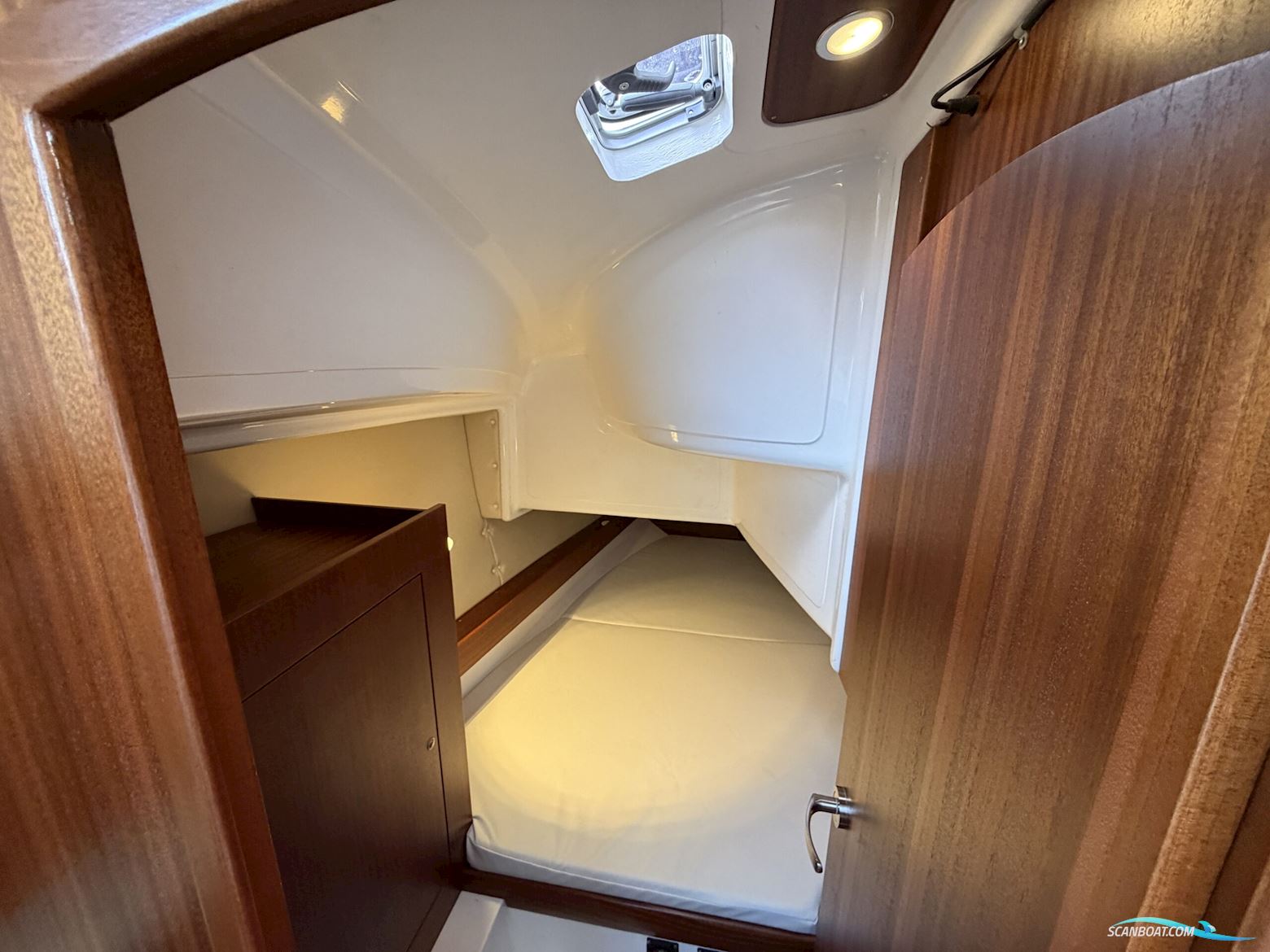 Tango 33 - 3 cabin