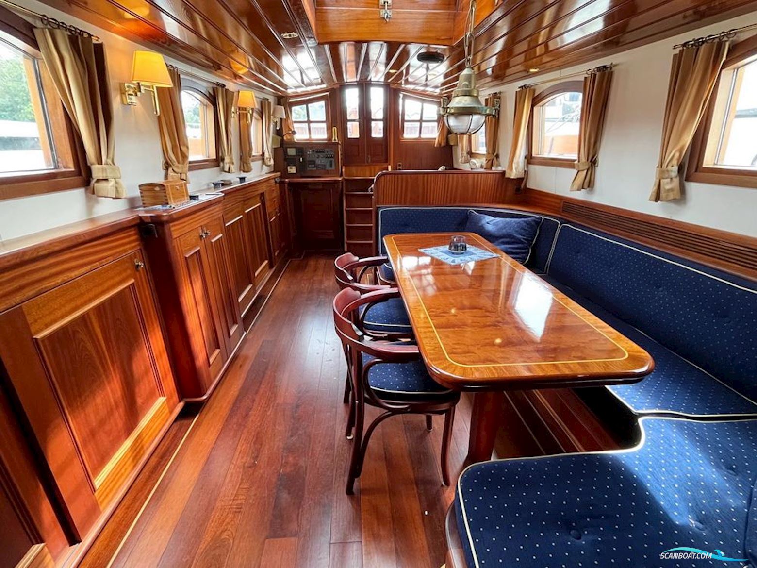 Traditional Platbodem