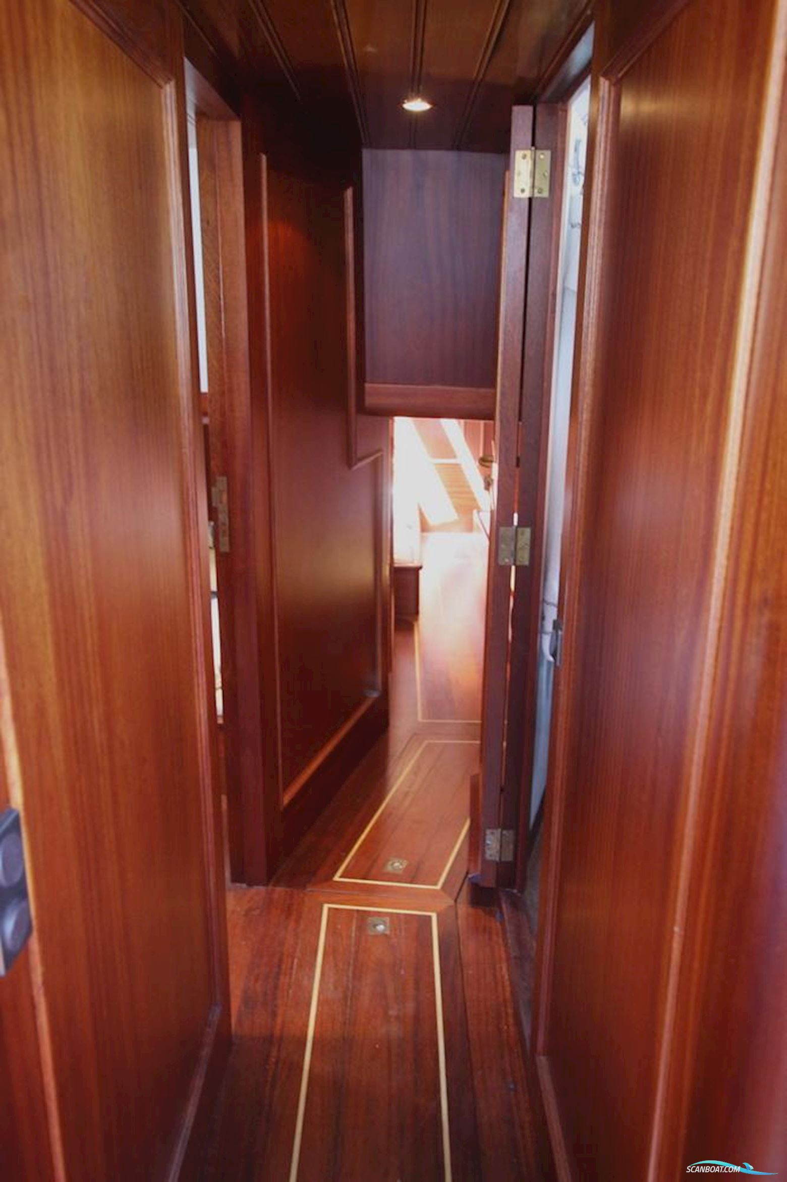 Traditional Platbodem