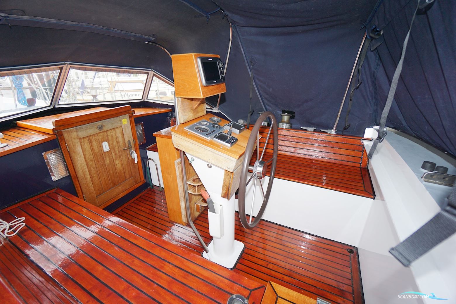 van de Stadt 44 Center Cockpit