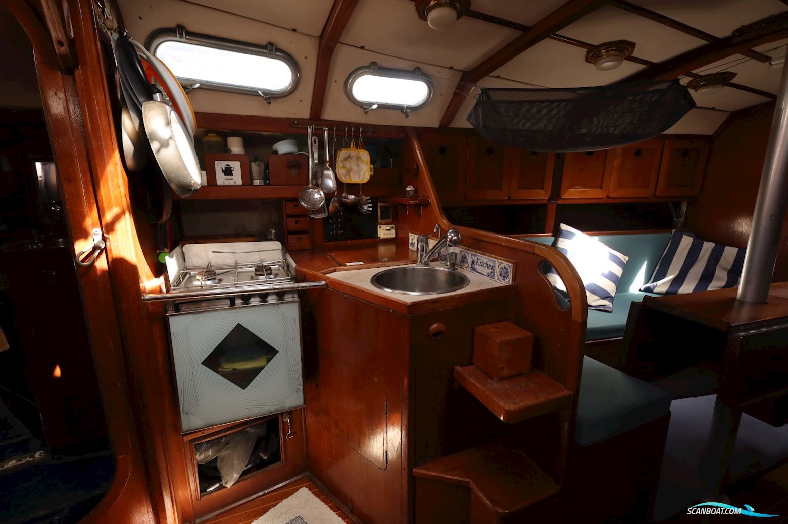 Van De Stadt Model Maya 33