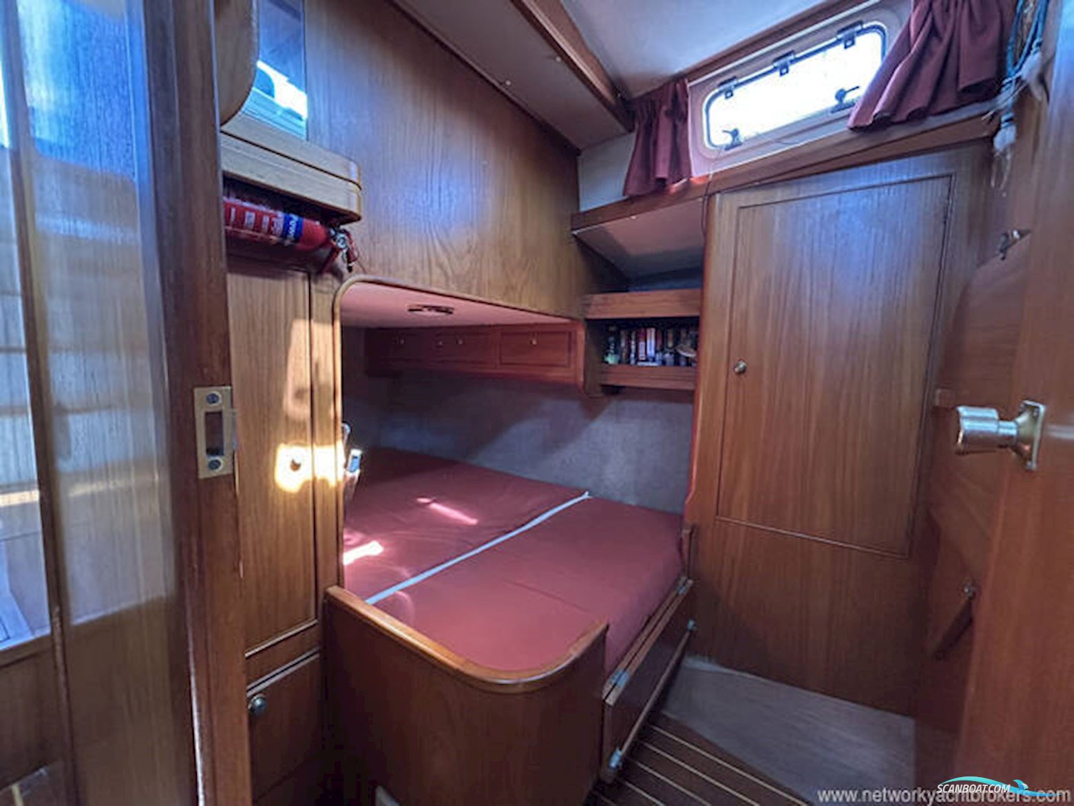 Vancouver 38 Pilothouse