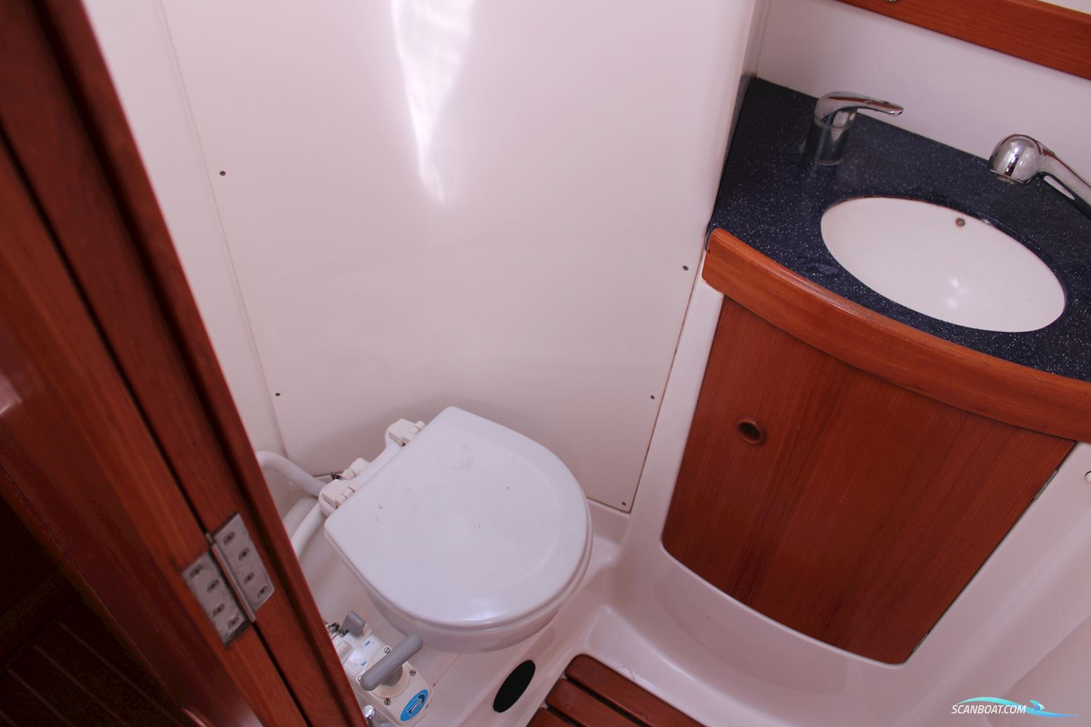 Wauquiez 40 Pilot Saloon