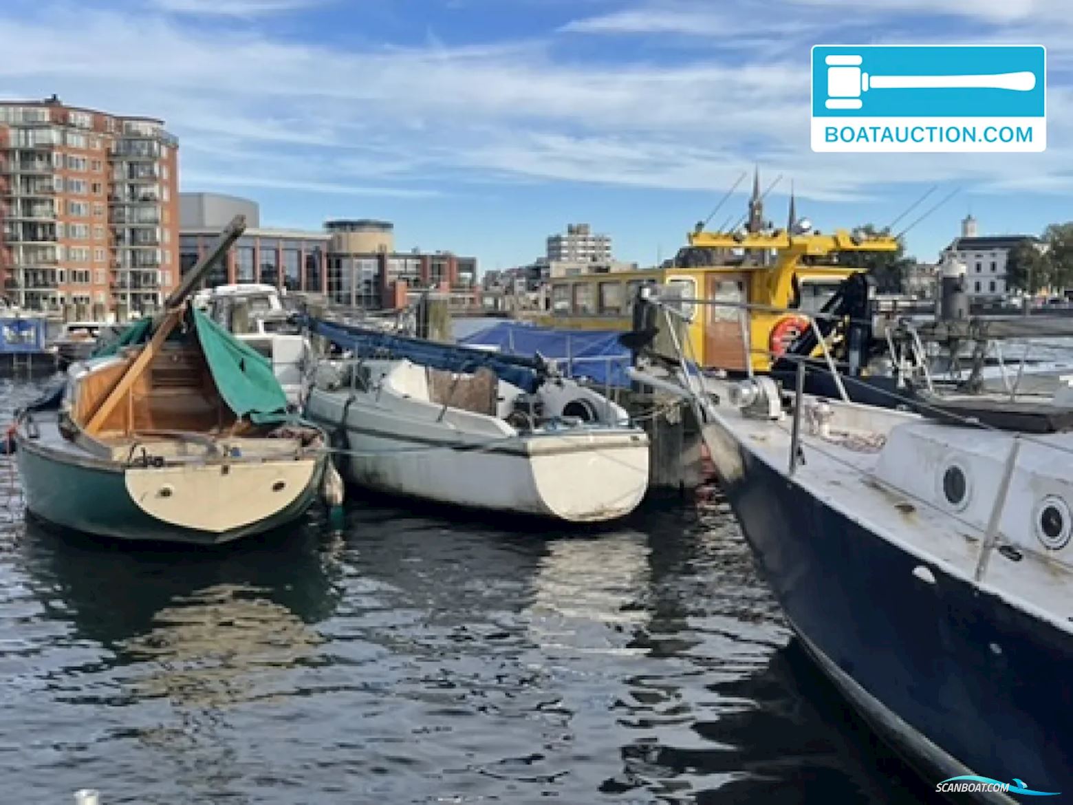 Kajuitzeilboot 600 Småbåt , med Honda motor, Holland