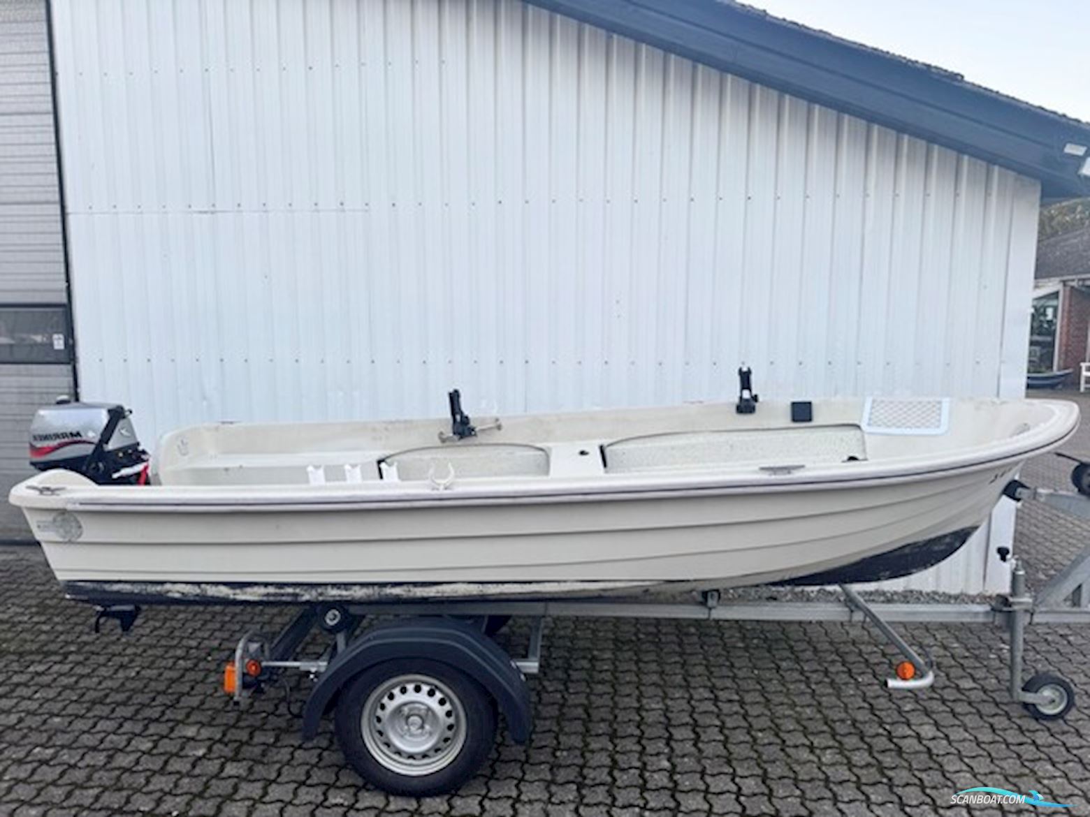 Mørbas 14 Jolle Med 4 hk Mariner 4-Takt og Brenderup 400 kg Bådtrailer.