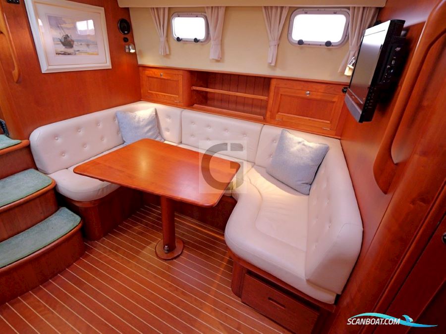 Dale Nelson 38 Aft Cabin