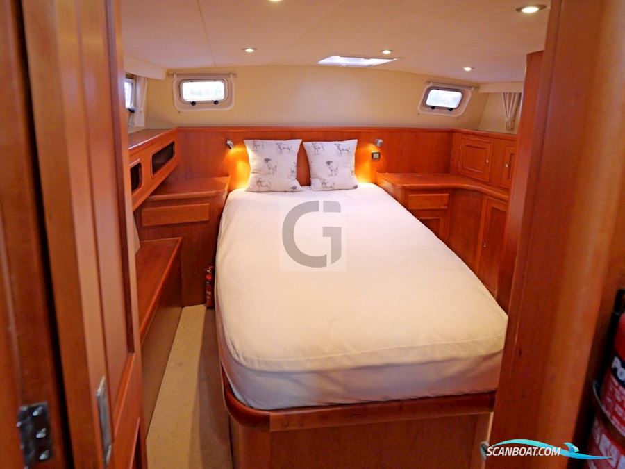 Dale Nelson 38 Aft Cabin