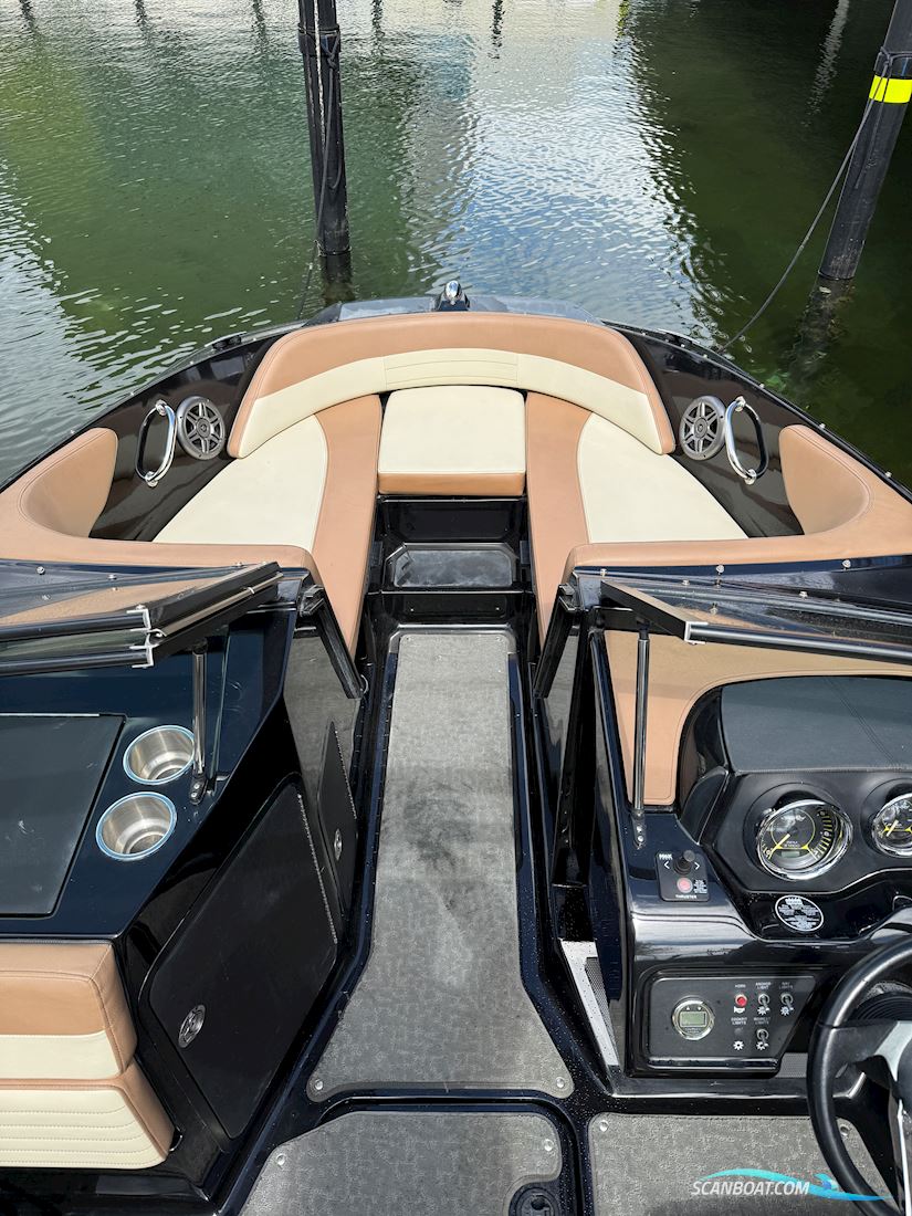 Sea Ray 210 Spx - Black Edition