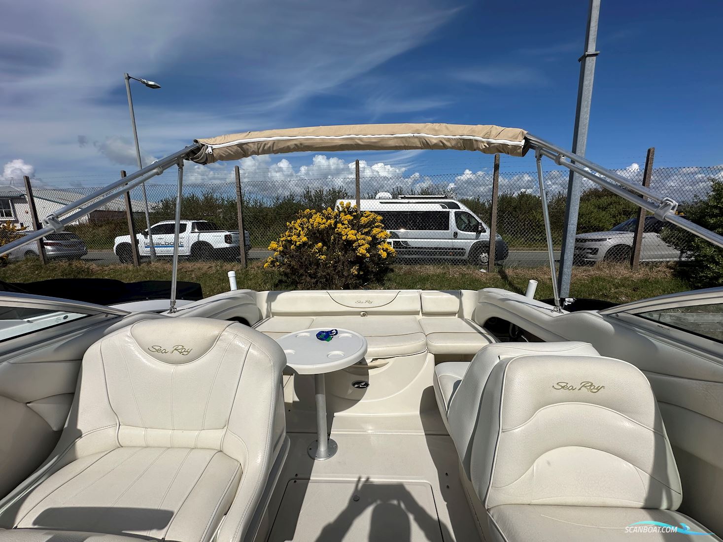 Sea Ray 225 weekender