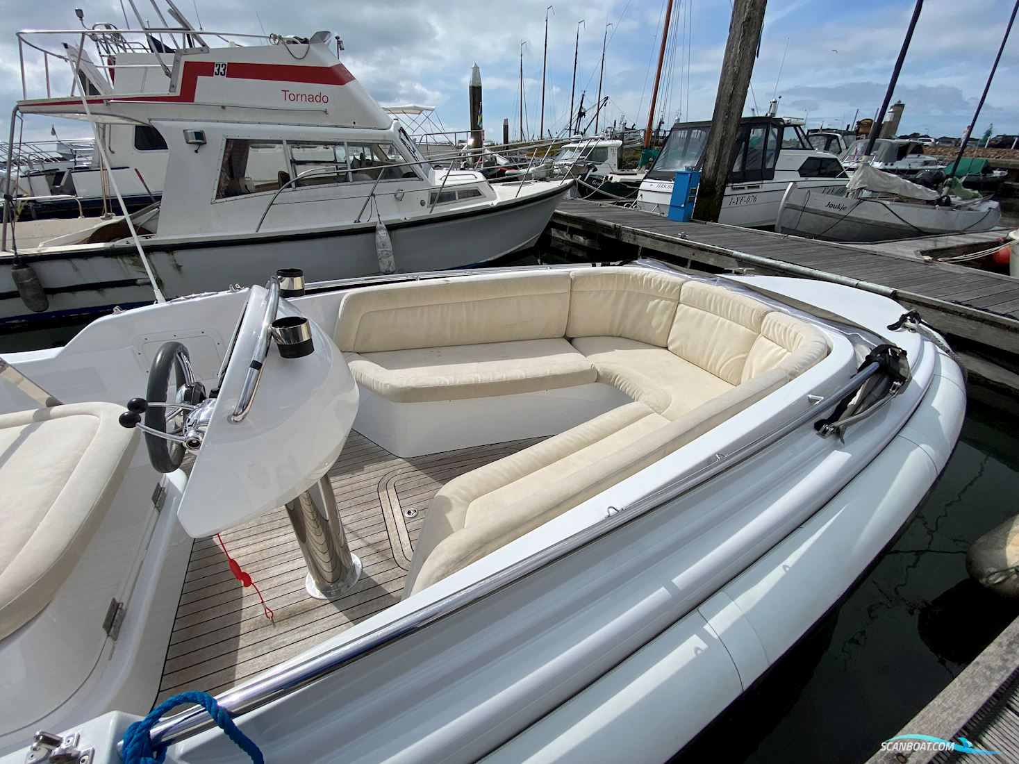 Vikal 8.0 Rib Tender Volvo Penta D4 260 pk Waterjet
