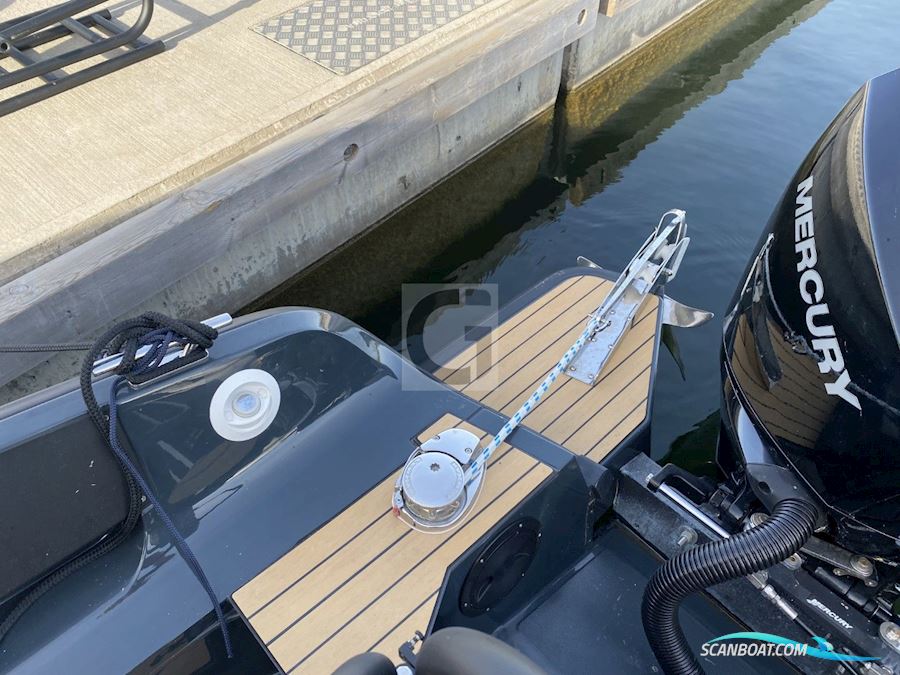 XO Boats Explr 10S+ Front Cabin