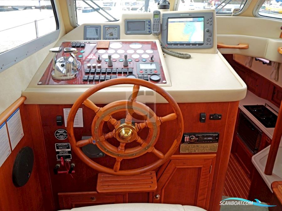 Dale Nelson 38 Aft Cabin