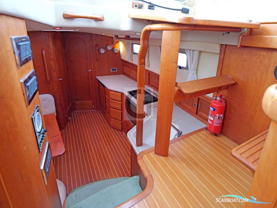 Dale Nelson 38 Aft Cabin