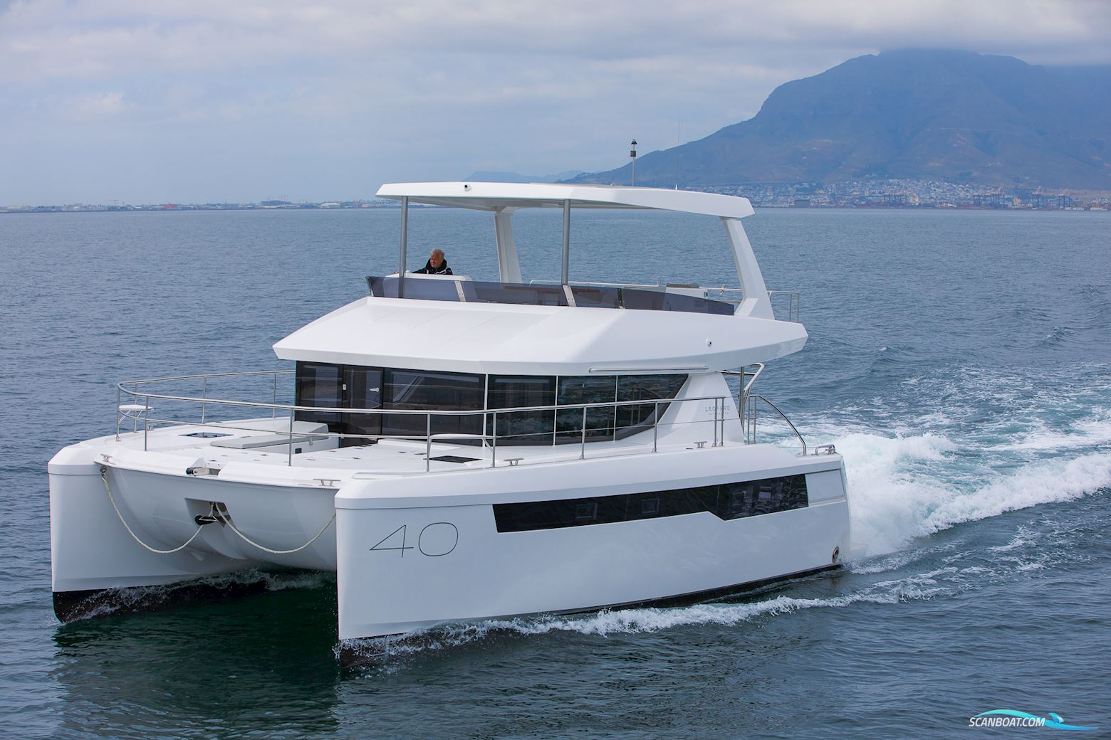 Leopard 40 Powercat