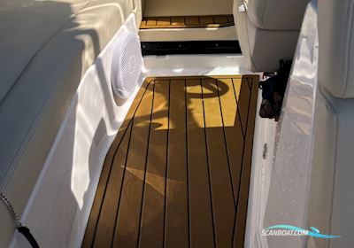 Regal 28 Express Sportbåt 2019, med VP 350 hj Duoprop motor, Estonia