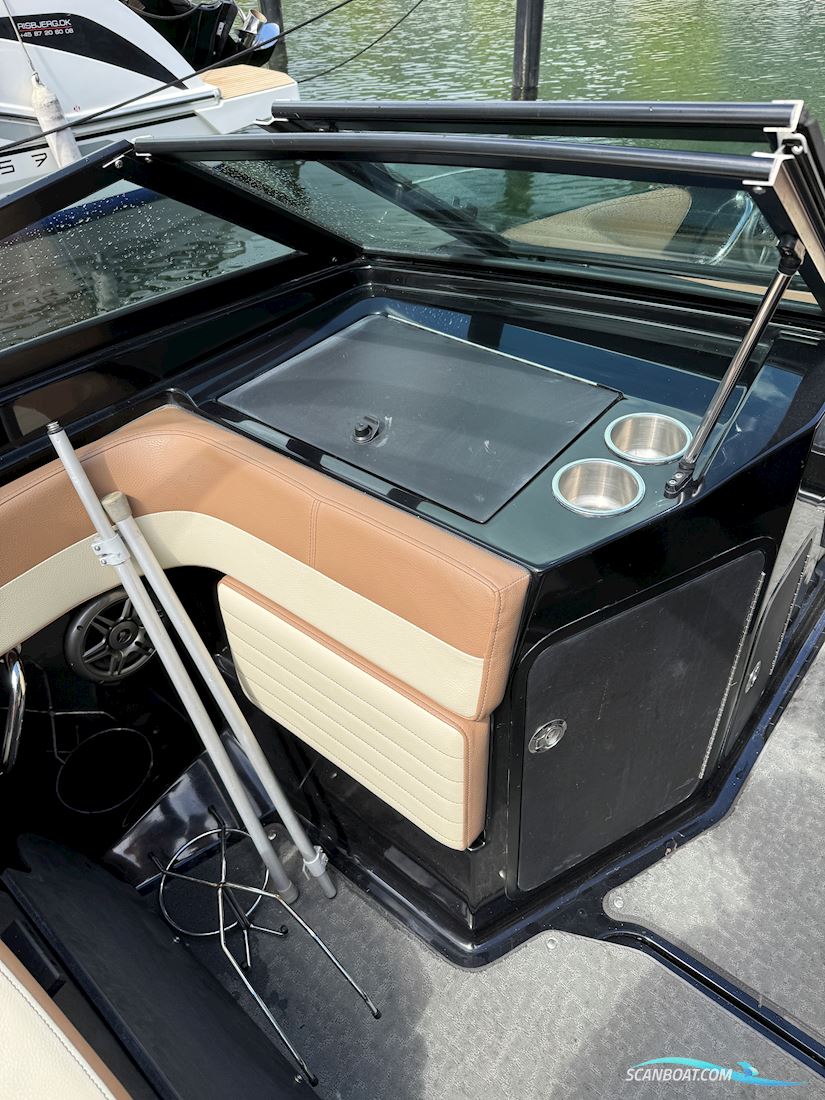 Sea Ray 210 Spx - Black Edition