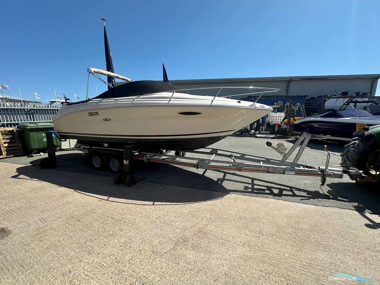Sea Ray 225 weekender