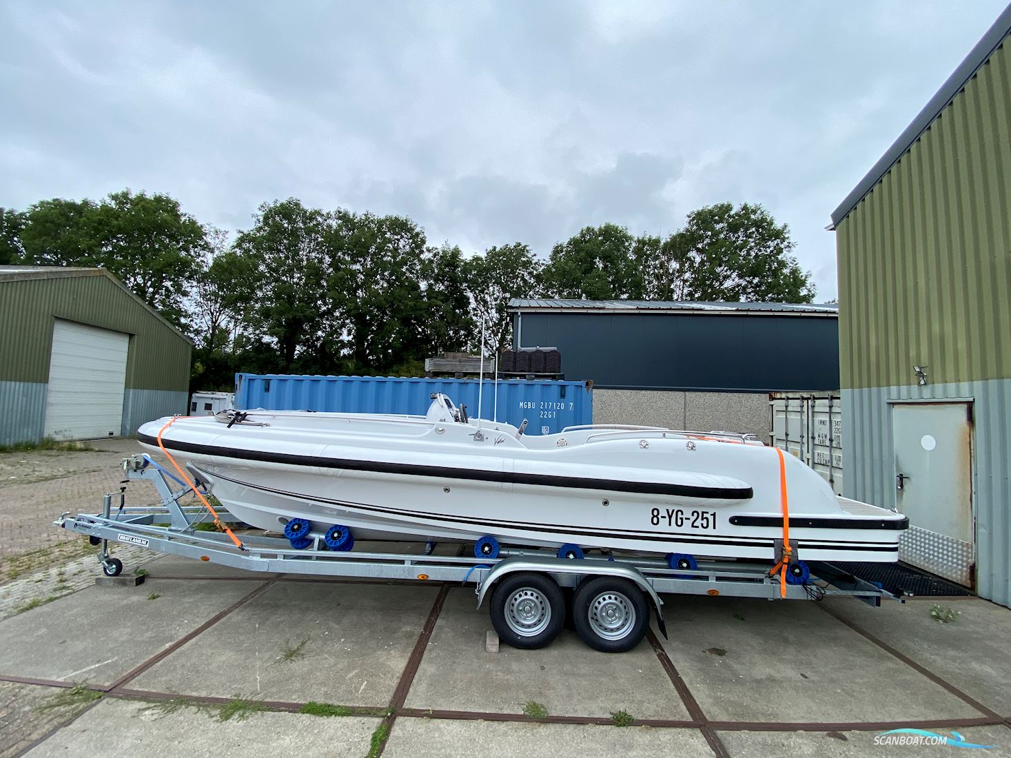 Vikal 8.0 Rib Tender Volvo Penta D4 260 pk Waterjet
