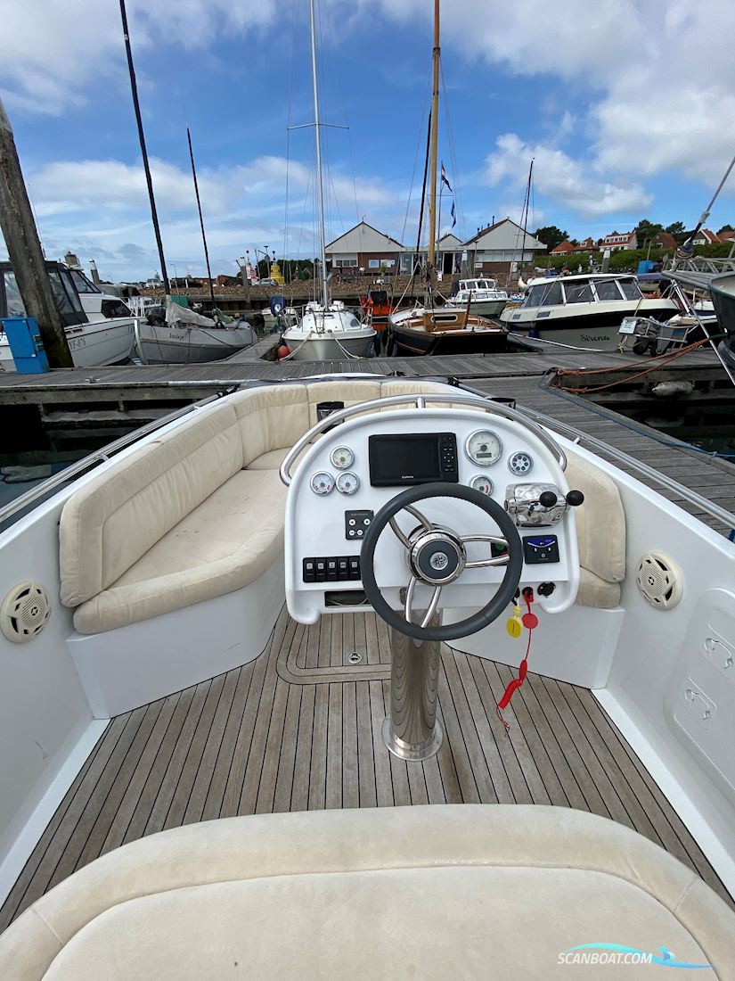 Vikal 8.0 Rib Tender Volvo Penta D4 260 pk Waterjet